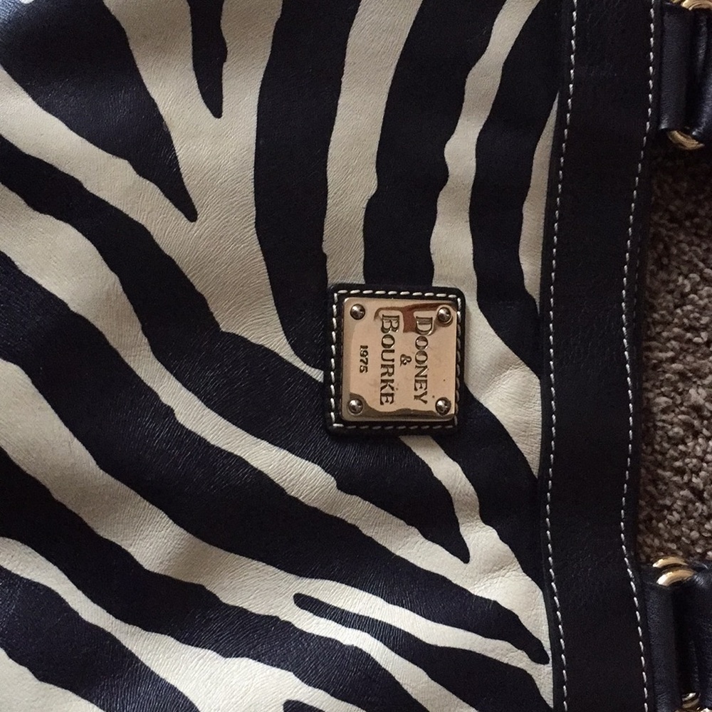 Dooney & bourke purse